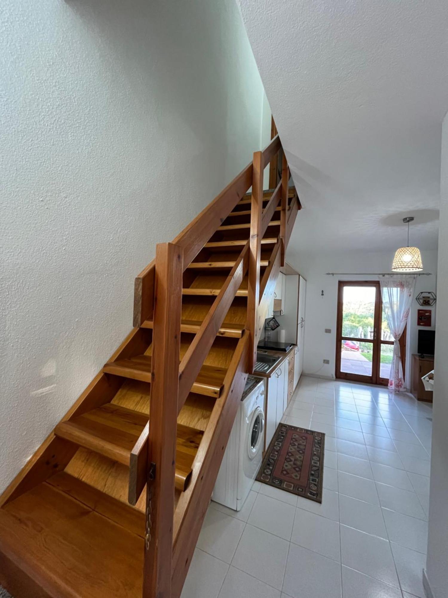Casa Sviluppata Su Due Piani Con Doppia Veranda E Parcheggio Privato San Teodoro  Εξωτερικό φωτογραφία