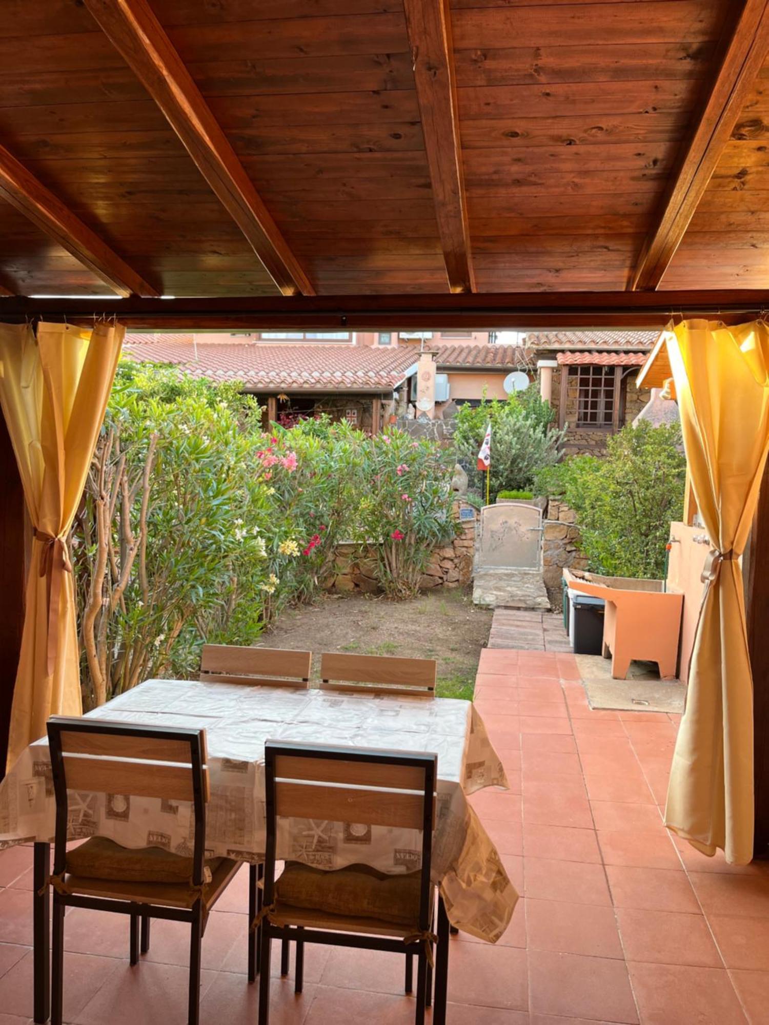 Casa Sviluppata Su Due Piani Con Doppia Veranda E Parcheggio Privato San Teodoro  Εξωτερικό φωτογραφία