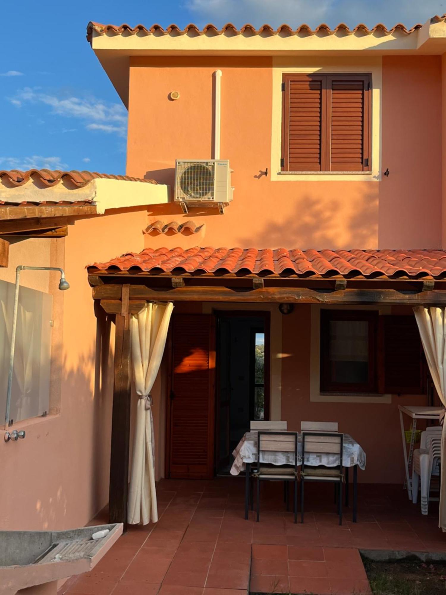 Casa Sviluppata Su Due Piani Con Doppia Veranda E Parcheggio Privato San Teodoro  Εξωτερικό φωτογραφία