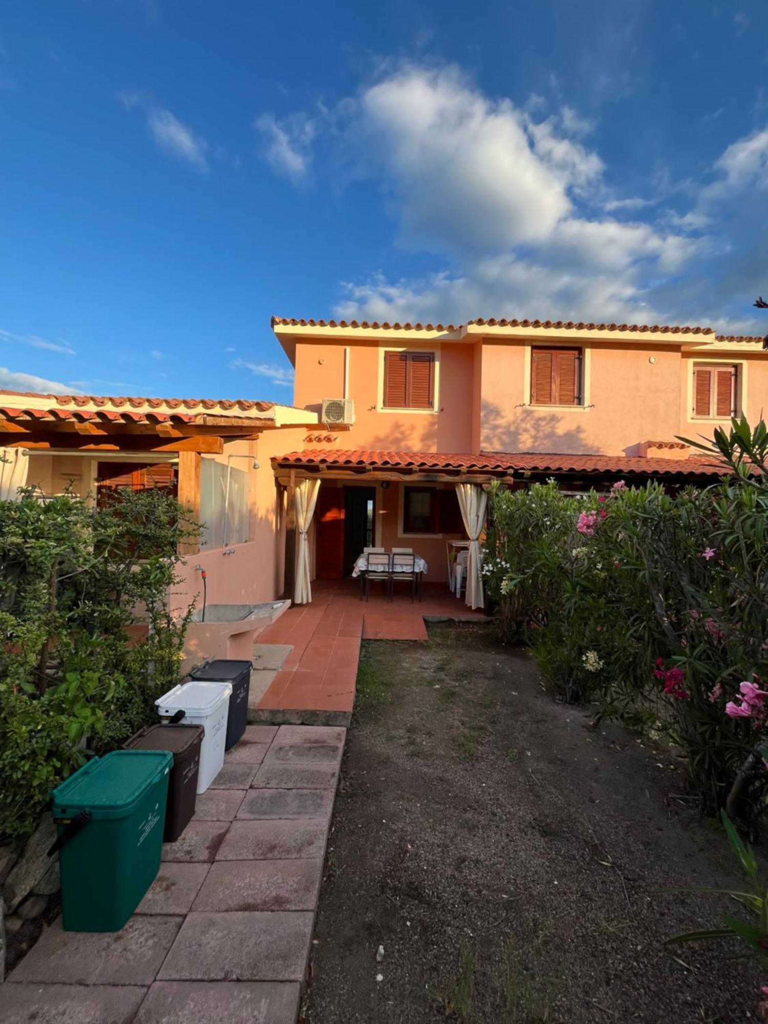Casa Sviluppata Su Due Piani Con Doppia Veranda E Parcheggio Privato San Teodoro  Εξωτερικό φωτογραφία