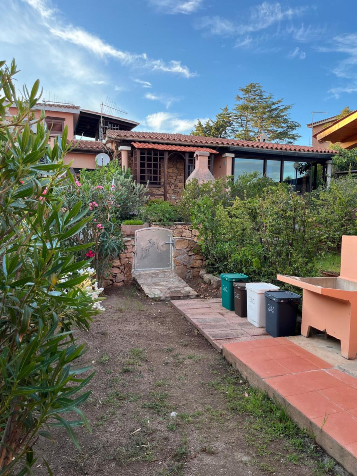 Casa Sviluppata Su Due Piani Con Doppia Veranda E Parcheggio Privato San Teodoro  Εξωτερικό φωτογραφία