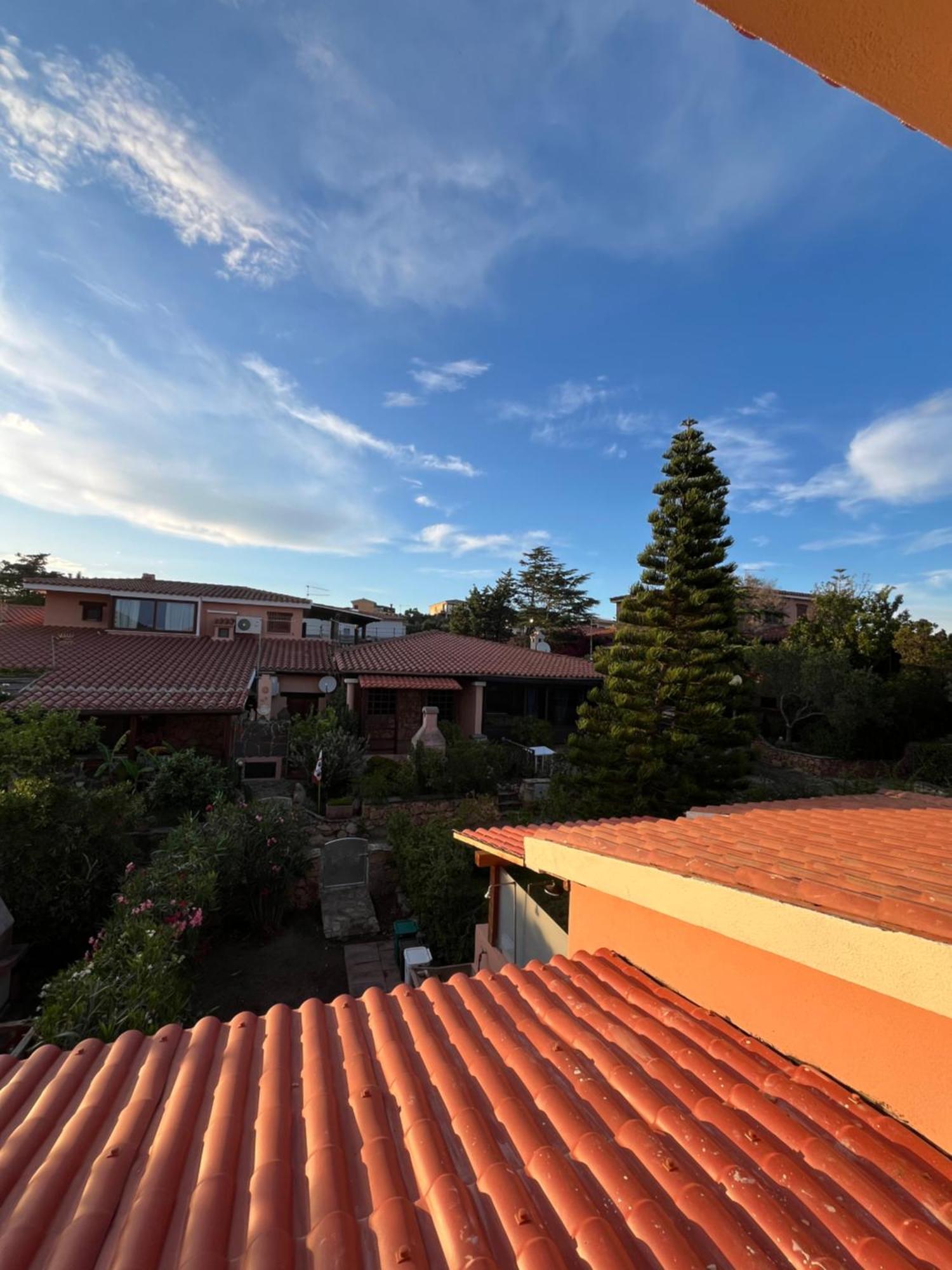 Casa Sviluppata Su Due Piani Con Doppia Veranda E Parcheggio Privato San Teodoro  Εξωτερικό φωτογραφία