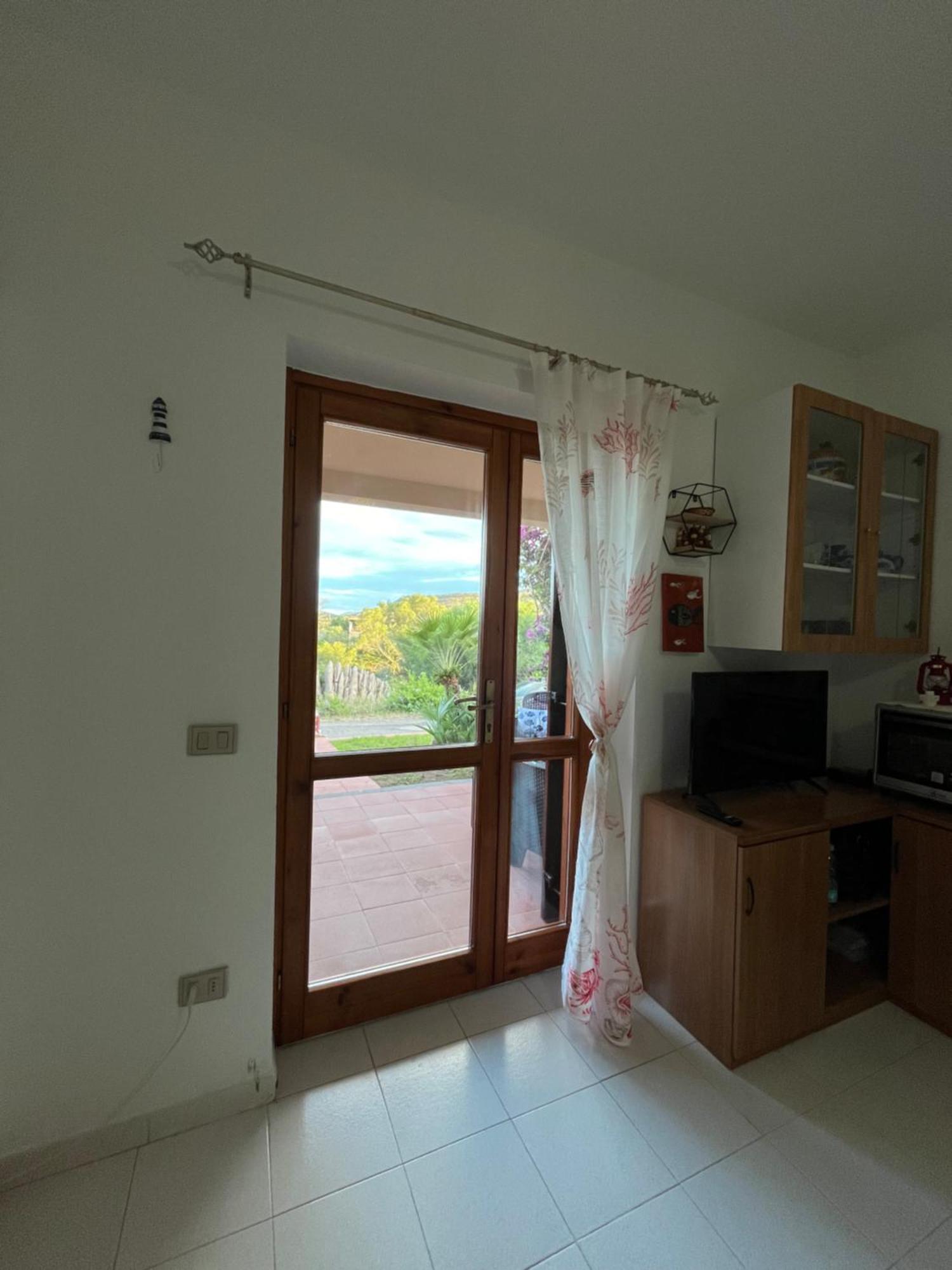 Casa Sviluppata Su Due Piani Con Doppia Veranda E Parcheggio Privato San Teodoro  Εξωτερικό φωτογραφία