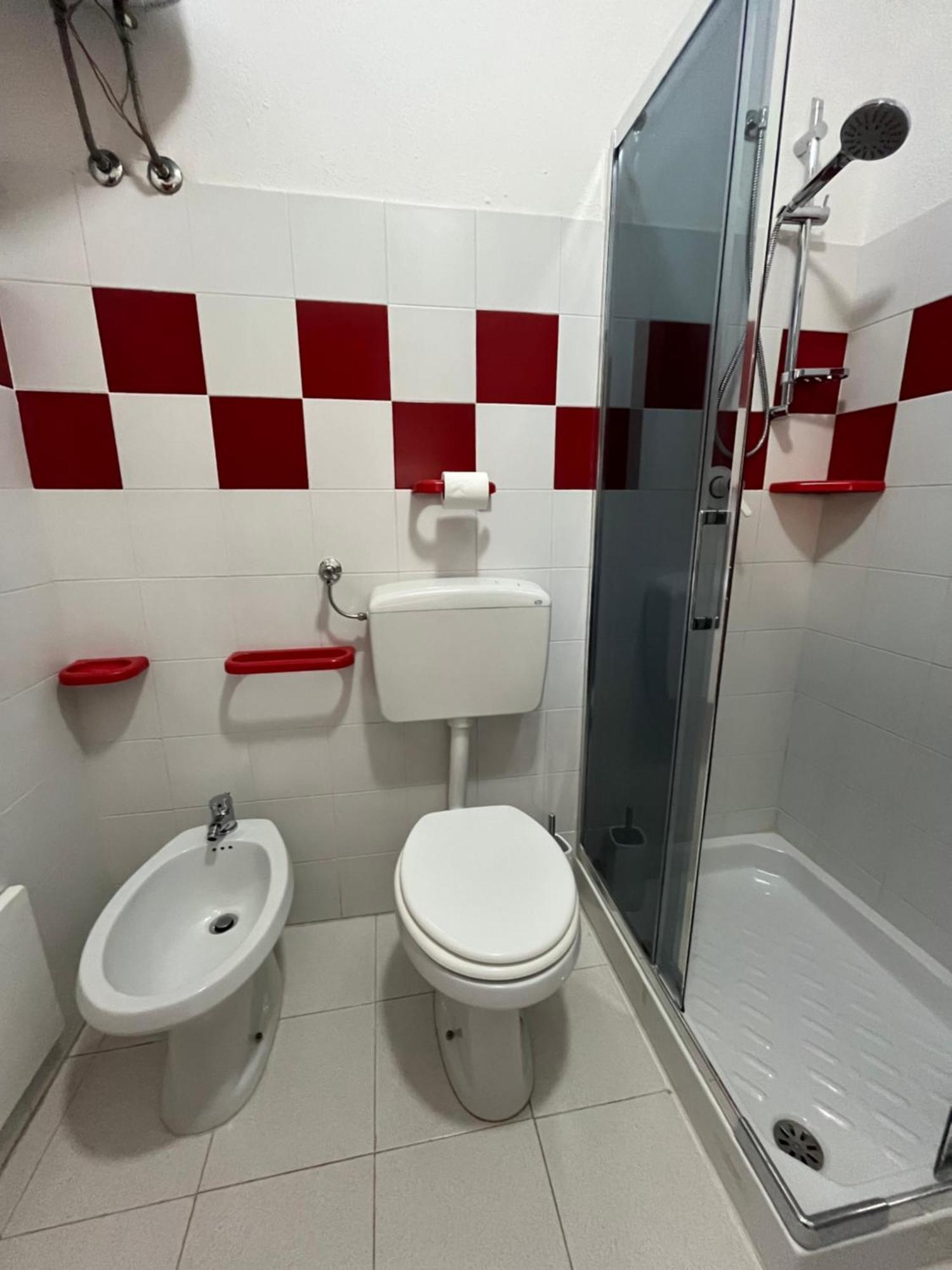 Casa Sviluppata Su Due Piani Con Doppia Veranda E Parcheggio Privato San Teodoro  Εξωτερικό φωτογραφία