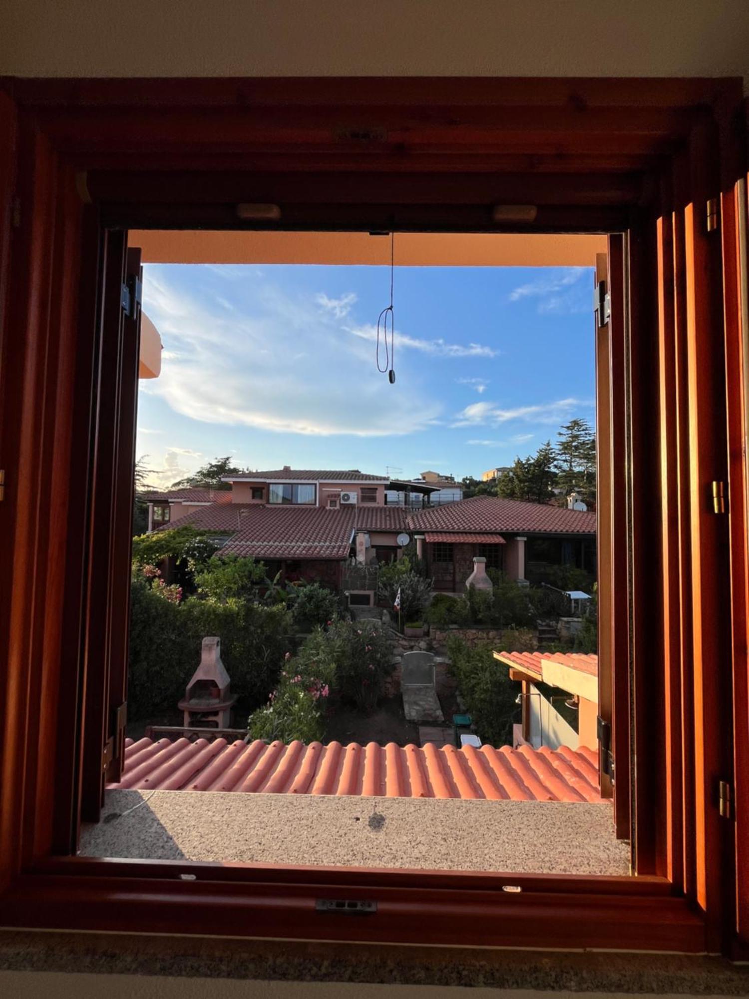 Casa Sviluppata Su Due Piani Con Doppia Veranda E Parcheggio Privato San Teodoro  Εξωτερικό φωτογραφία
