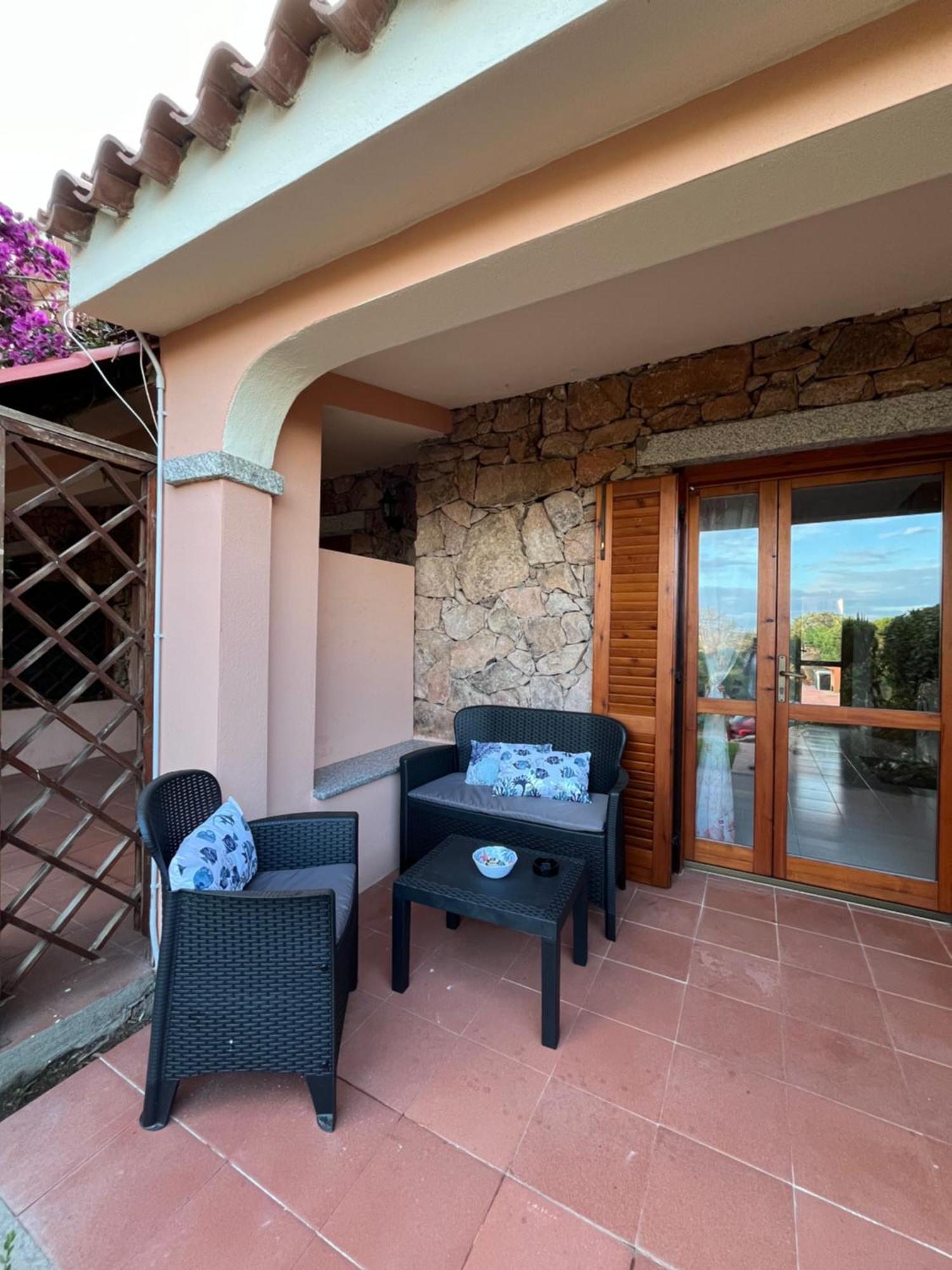 Casa Sviluppata Su Due Piani Con Doppia Veranda E Parcheggio Privato San Teodoro  Εξωτερικό φωτογραφία