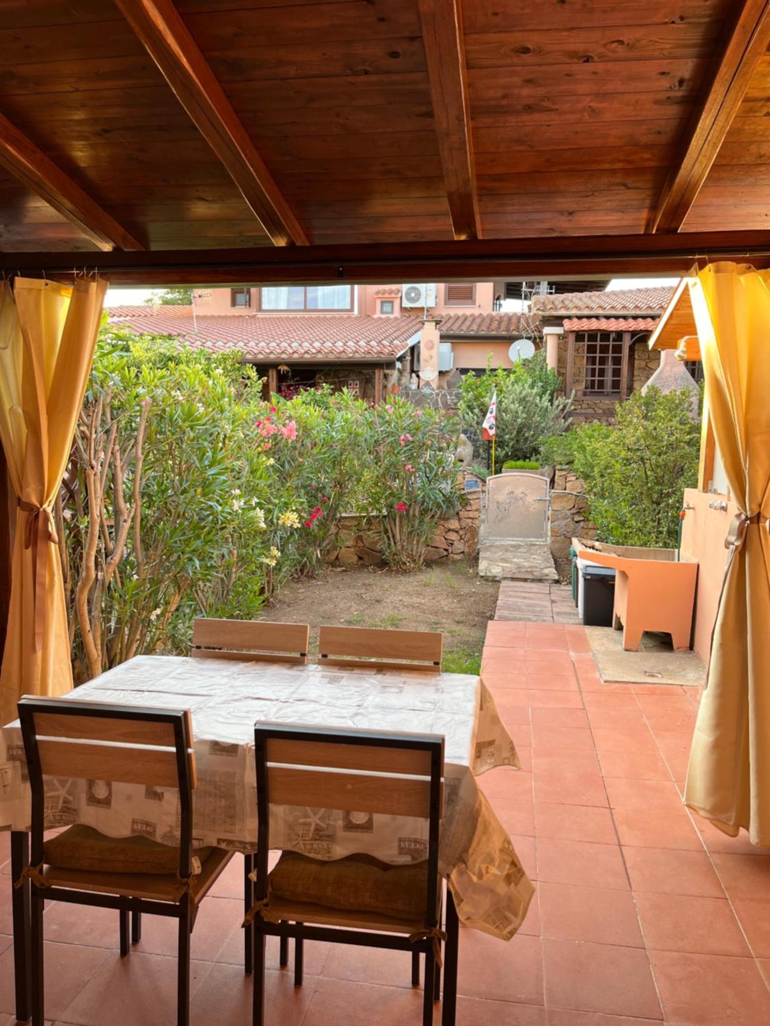 Casa Sviluppata Su Due Piani Con Doppia Veranda E Parcheggio Privato San Teodoro  Εξωτερικό φωτογραφία