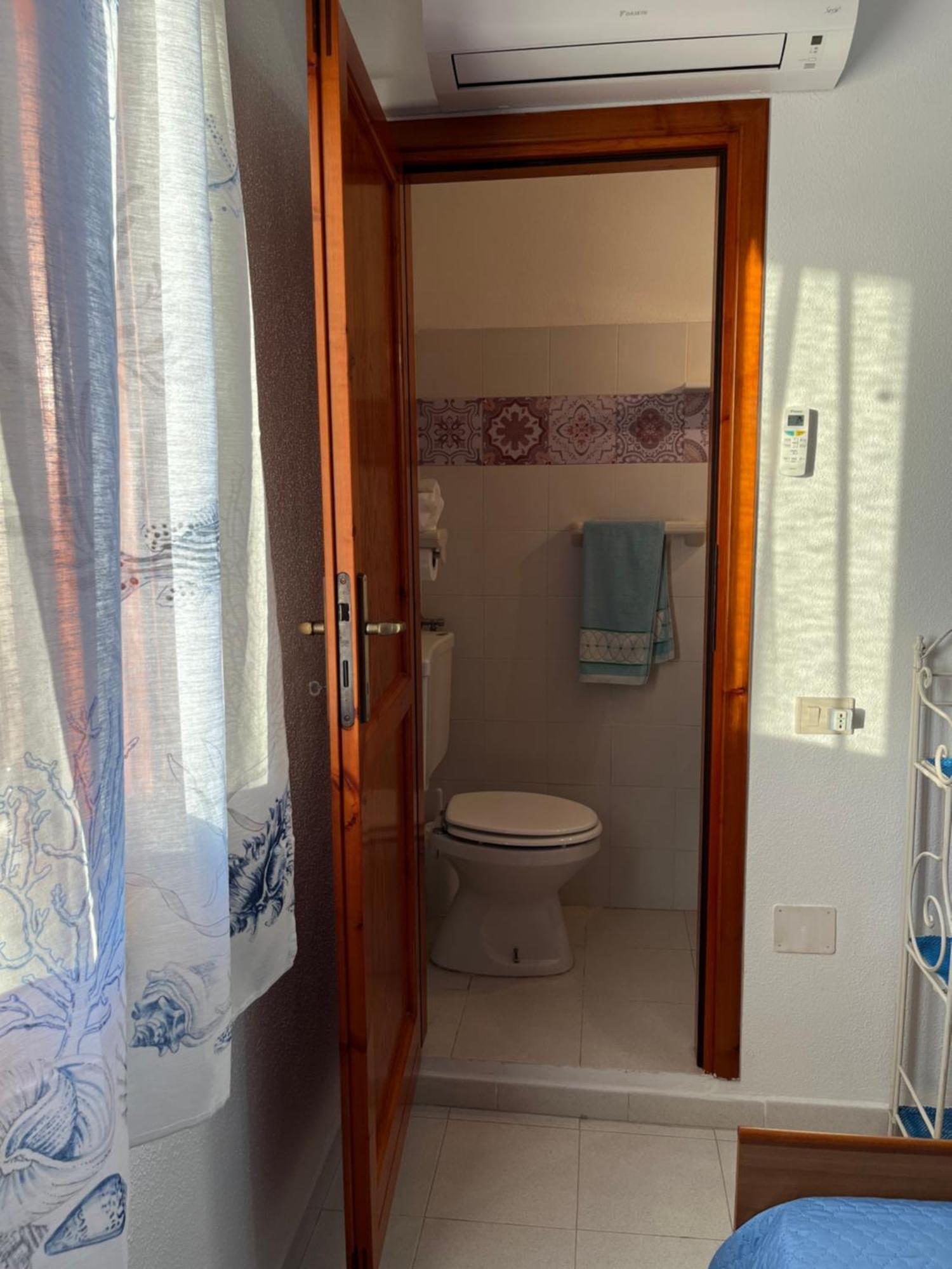 Casa Sviluppata Su Due Piani Con Doppia Veranda E Parcheggio Privato San Teodoro  Εξωτερικό φωτογραφία
