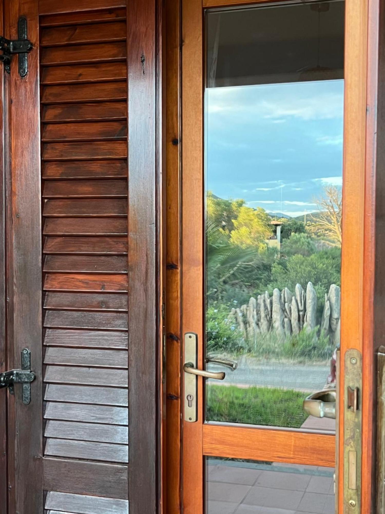 Casa Sviluppata Su Due Piani Con Doppia Veranda E Parcheggio Privato San Teodoro  Εξωτερικό φωτογραφία