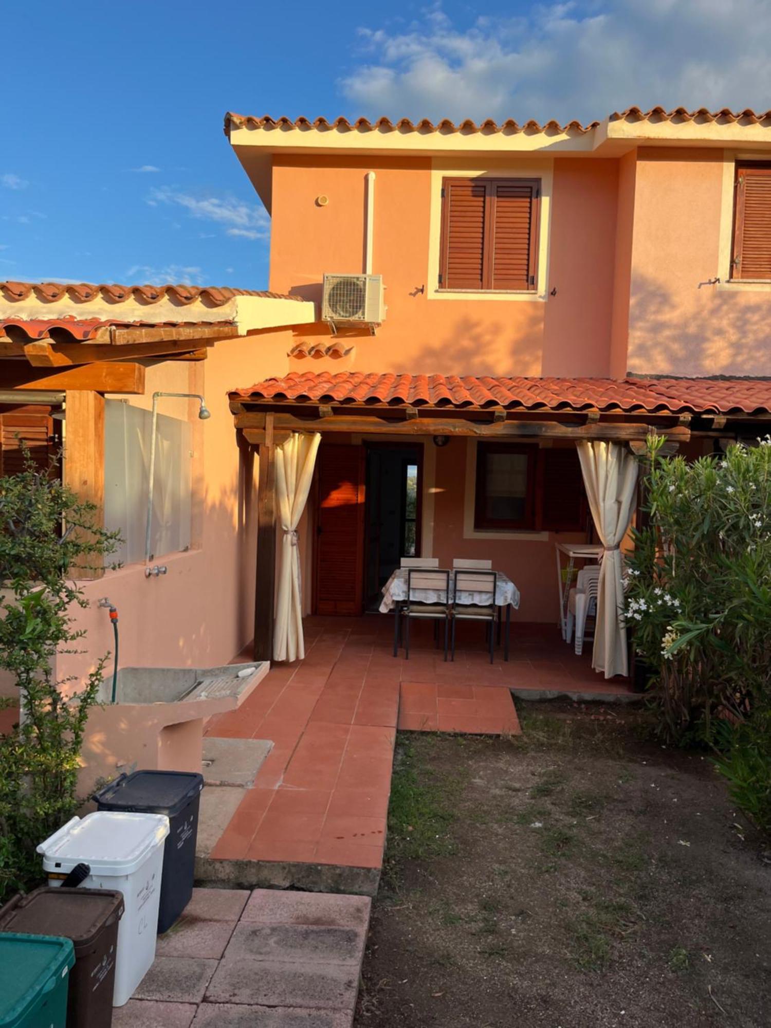 Casa Sviluppata Su Due Piani Con Doppia Veranda E Parcheggio Privato San Teodoro  Εξωτερικό φωτογραφία