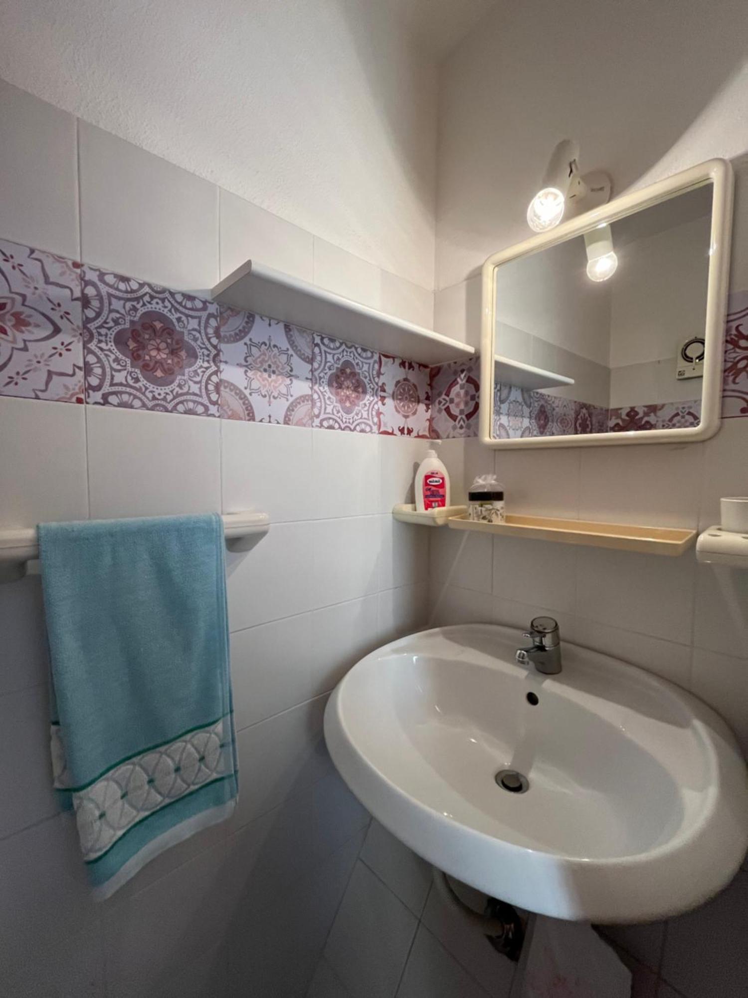 Casa Sviluppata Su Due Piani Con Doppia Veranda E Parcheggio Privato San Teodoro  Εξωτερικό φωτογραφία