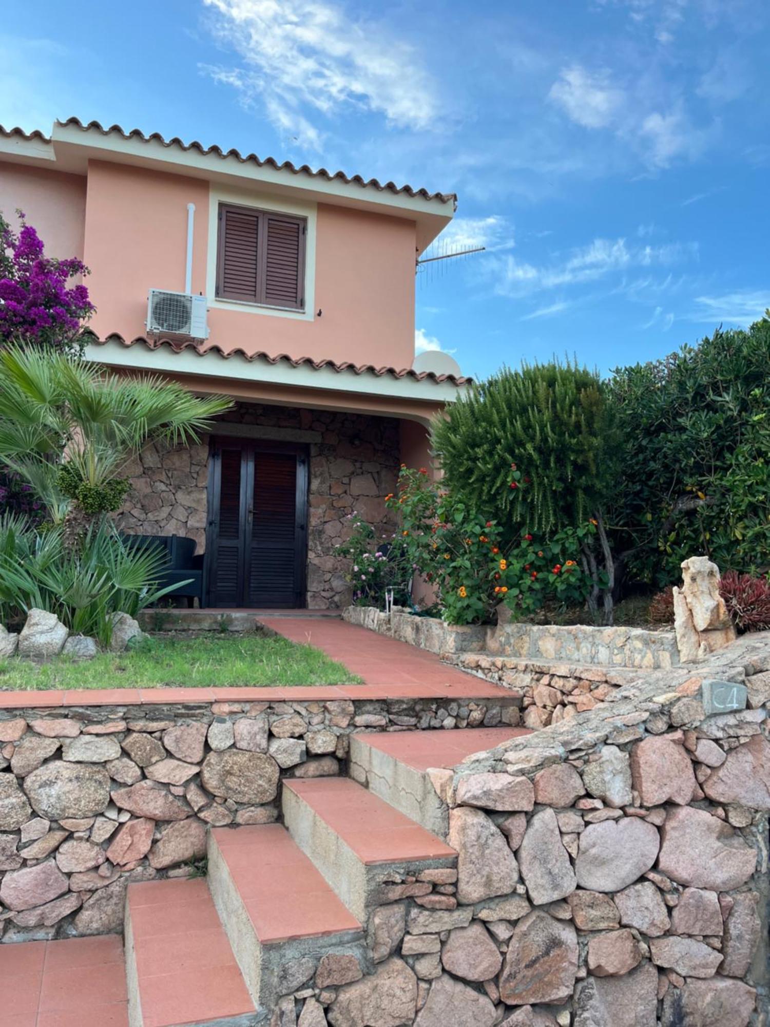 Casa Sviluppata Su Due Piani Con Doppia Veranda E Parcheggio Privato San Teodoro  Εξωτερικό φωτογραφία