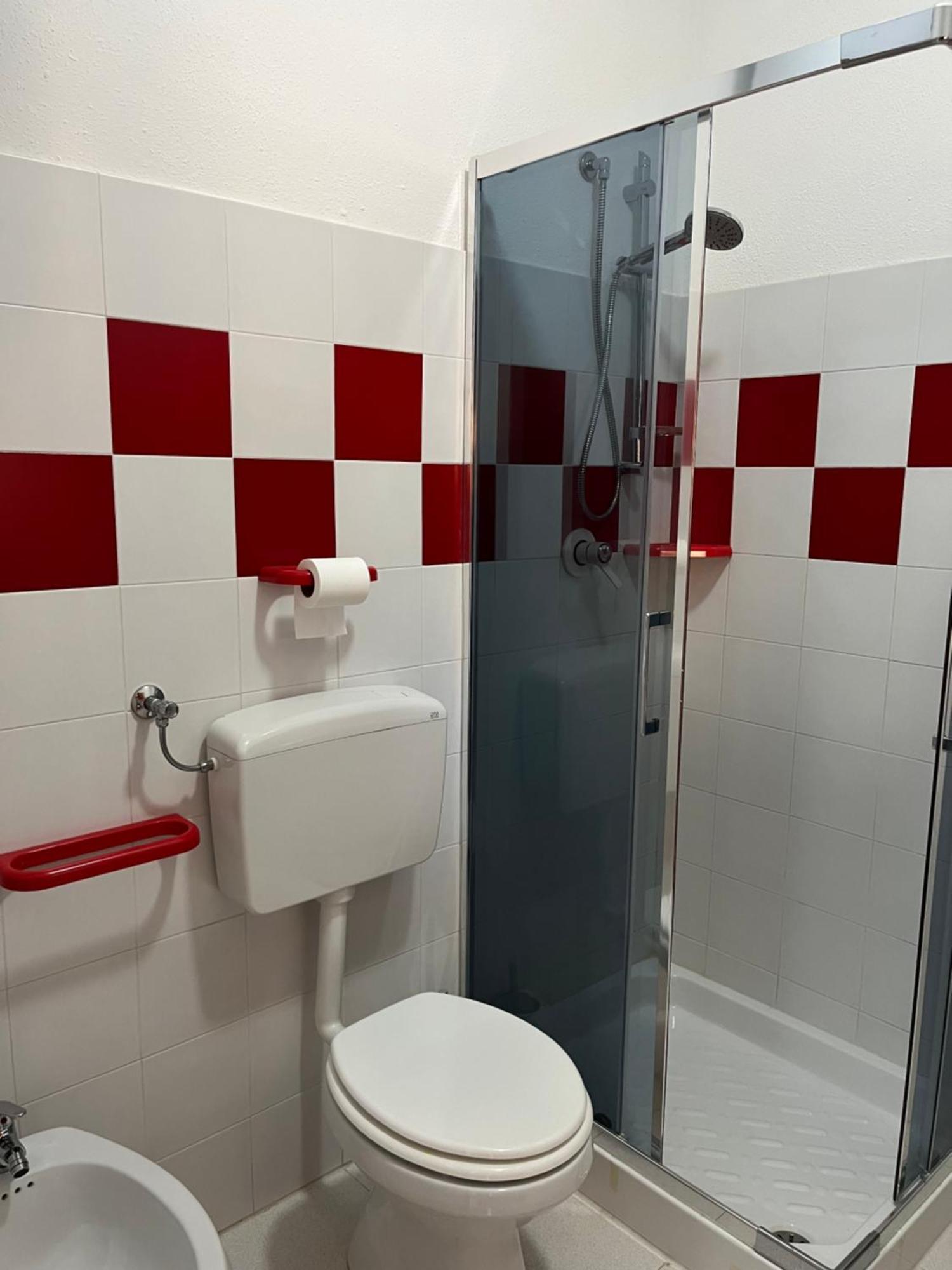 Casa Sviluppata Su Due Piani Con Doppia Veranda E Parcheggio Privato San Teodoro  Εξωτερικό φωτογραφία