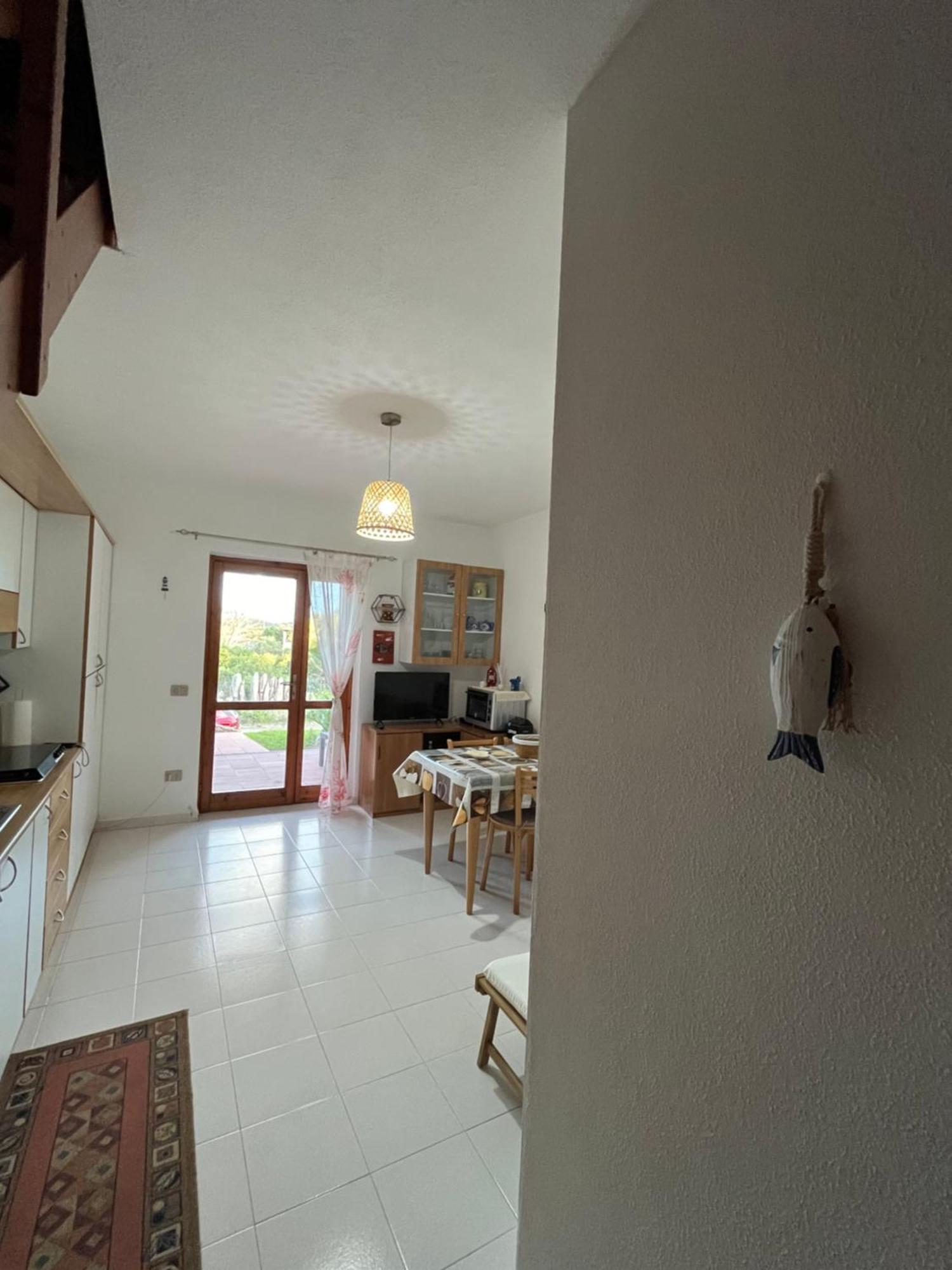 Casa Sviluppata Su Due Piani Con Doppia Veranda E Parcheggio Privato San Teodoro  Εξωτερικό φωτογραφία
