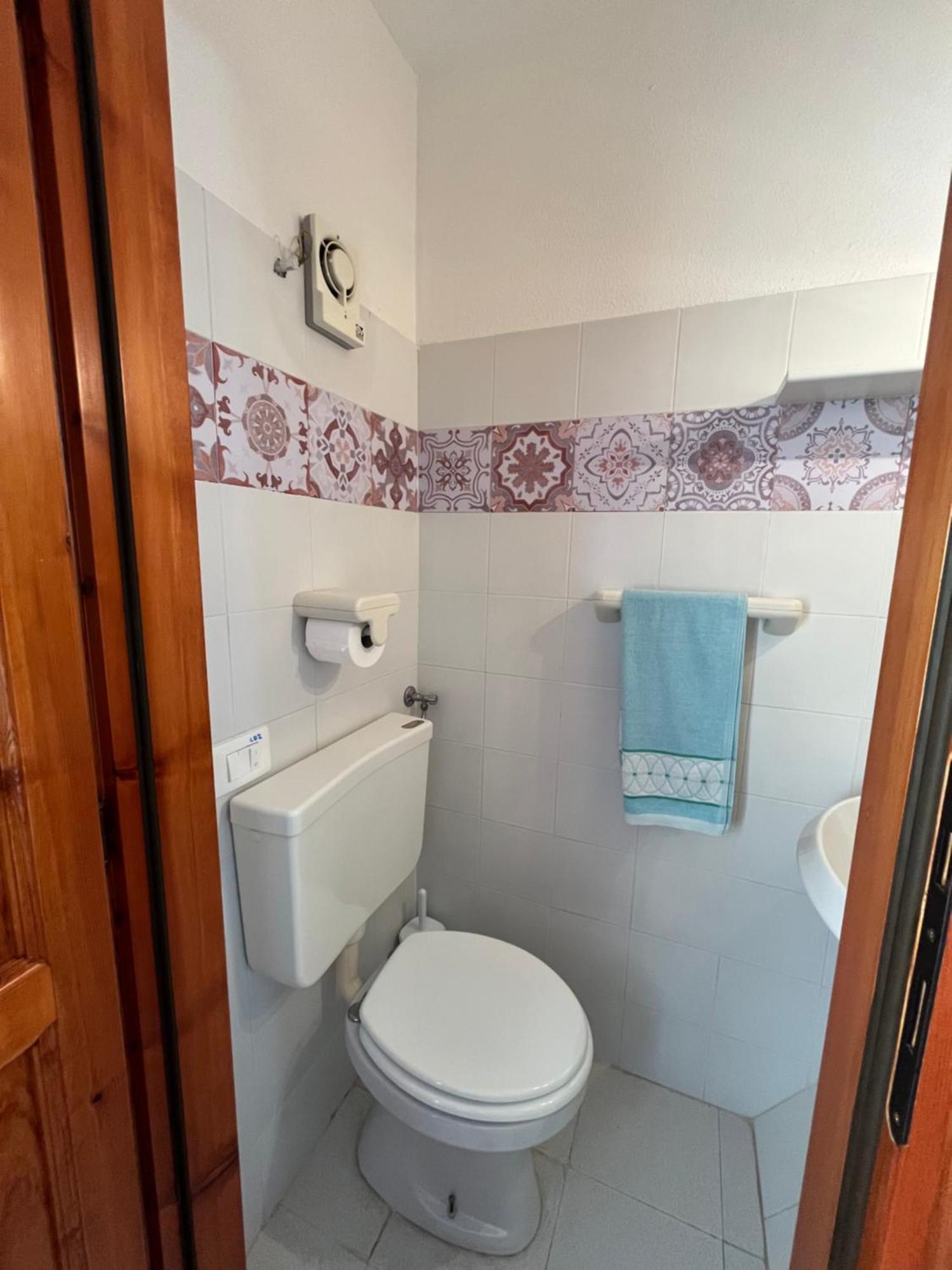 Casa Sviluppata Su Due Piani Con Doppia Veranda E Parcheggio Privato San Teodoro  Εξωτερικό φωτογραφία