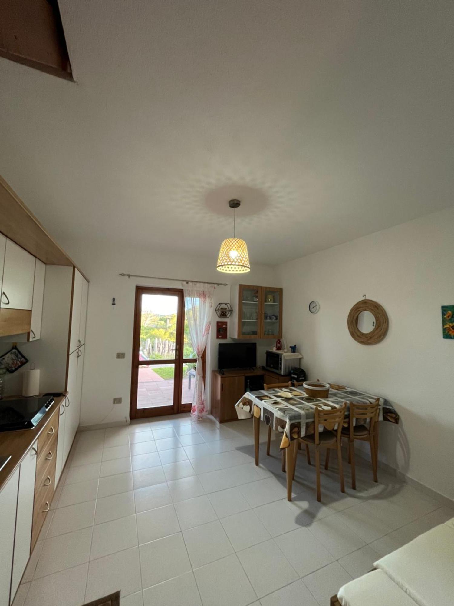 Casa Sviluppata Su Due Piani Con Doppia Veranda E Parcheggio Privato San Teodoro  Εξωτερικό φωτογραφία