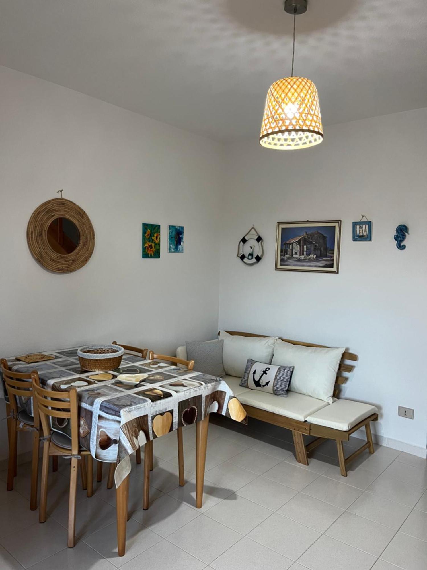 Casa Sviluppata Su Due Piani Con Doppia Veranda E Parcheggio Privato San Teodoro  Εξωτερικό φωτογραφία