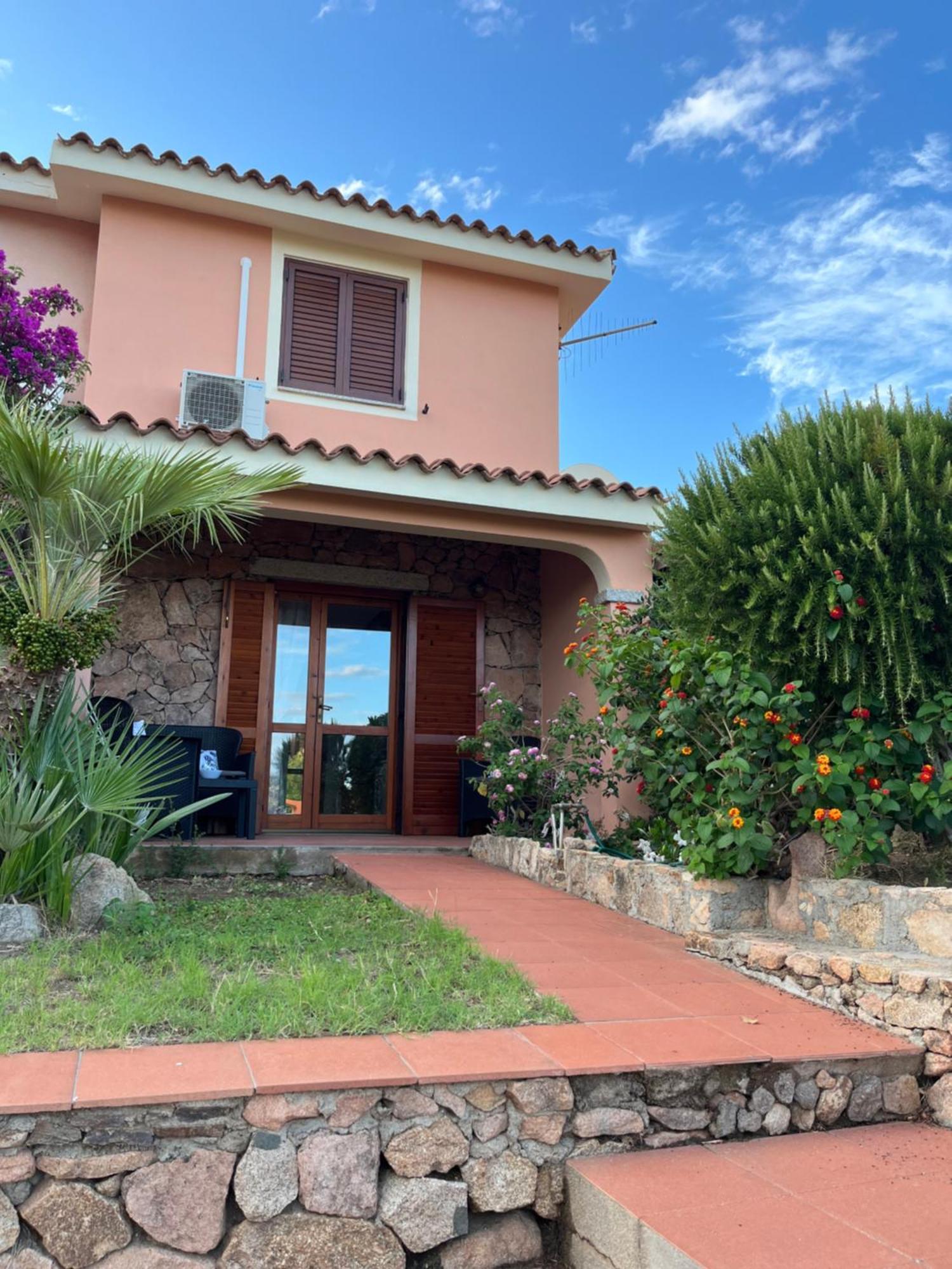 Casa Sviluppata Su Due Piani Con Doppia Veranda E Parcheggio Privato San Teodoro  Εξωτερικό φωτογραφία